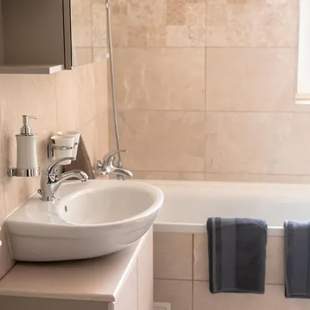 Urban Loft With Private Parking - Premiere Hospital