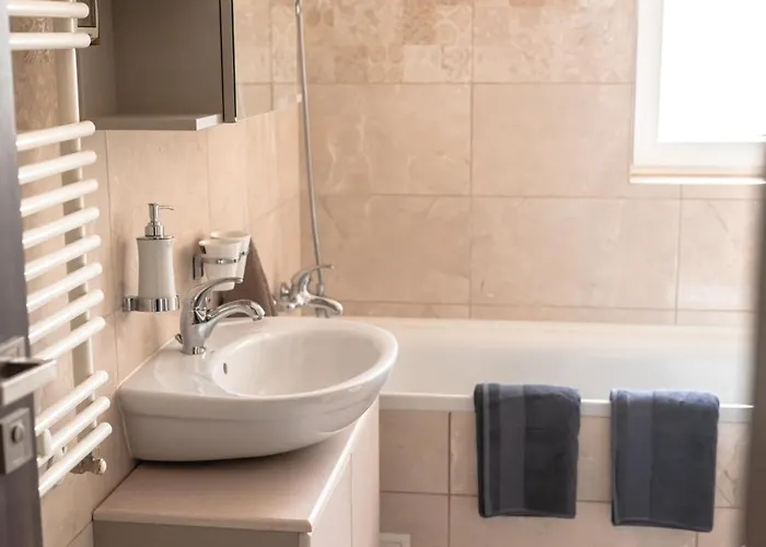 Urban Loft With Private Parking - Premiere Hospital