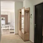 Urban Loft With Private Parking - Premiere Hospital Apartment *