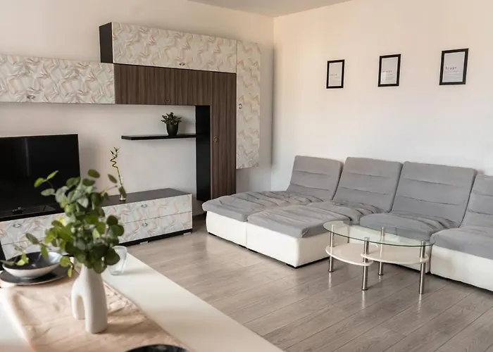 Urban Loft With Private Parking - Premiere Hospital Apartment *