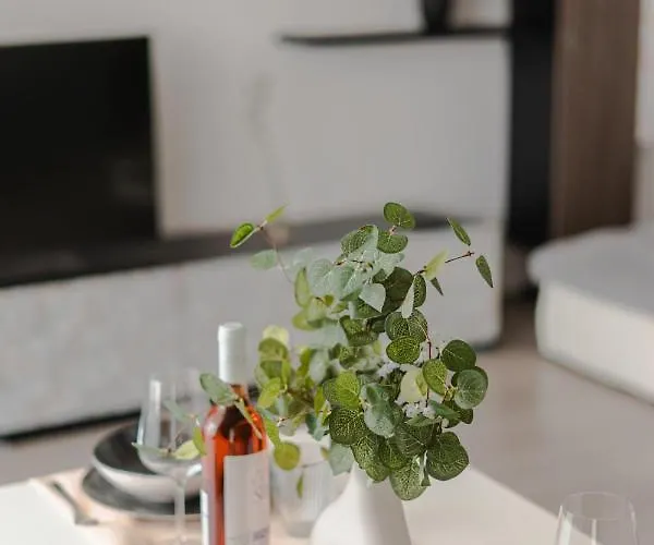 Urban Loft With Private Parking - Premiere Hospital