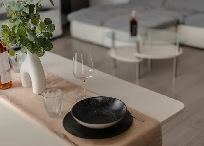 Urban Loft With Private Parking - Premiere Hospital